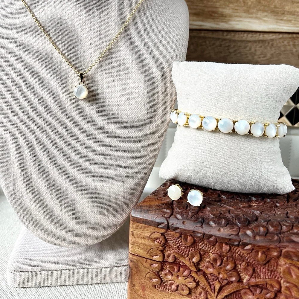 Park Lane Mother of Pearl Impression Bracelet - Picture 3 of 5